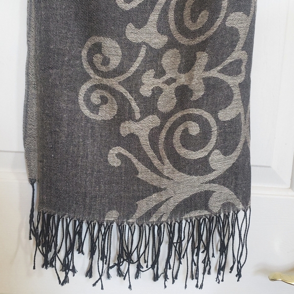 Reversible Pashmina Scarf Wrap Black Cream - Picture 6 of 7